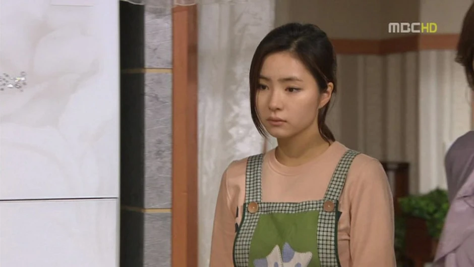 Shin Se Kyung trẻ mãi không già, tại đơ nên mặt ít nếp nhăn