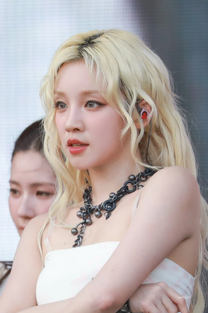 Showbiz có mỹ nhân là tiểu thư giới thượng lưu kín tiếng đi hát