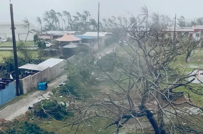 Siêu bão mạnh nhất hành tinh Sinlaku gây thiệt hại diện rộng: Lật úp ô tô, bật gốc cây cối và thổi bay nhiều mái nhà Siêu bão mạnh nhất hành tinh Sinlaku gây thiệt hại diện rộng: Lật úp ô tô, bật gốc cây cối và thổi bay nhiều mái nhà