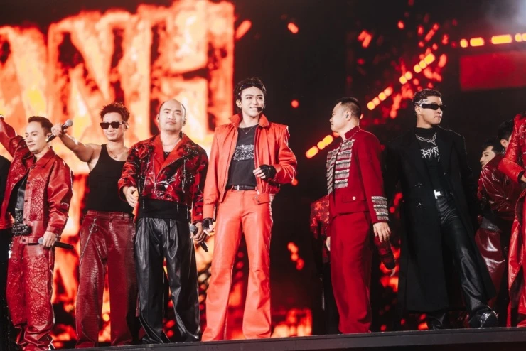 Sobin xả ảnh đêm “lễ tốt nghiệp” gây bão, fan đứng ngồi không yên