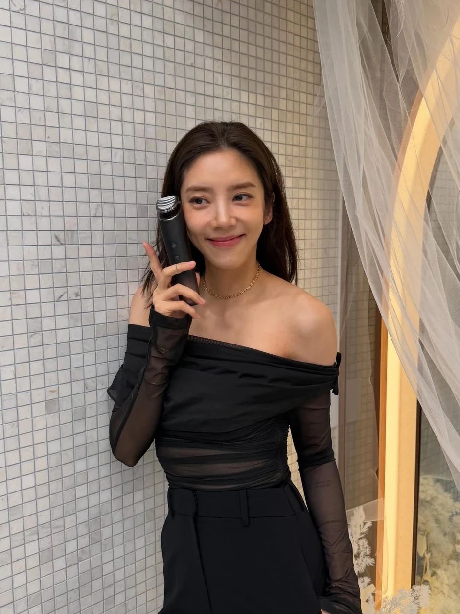 Son Dam Bi bị cạo trắng đầu vì quá đẹp