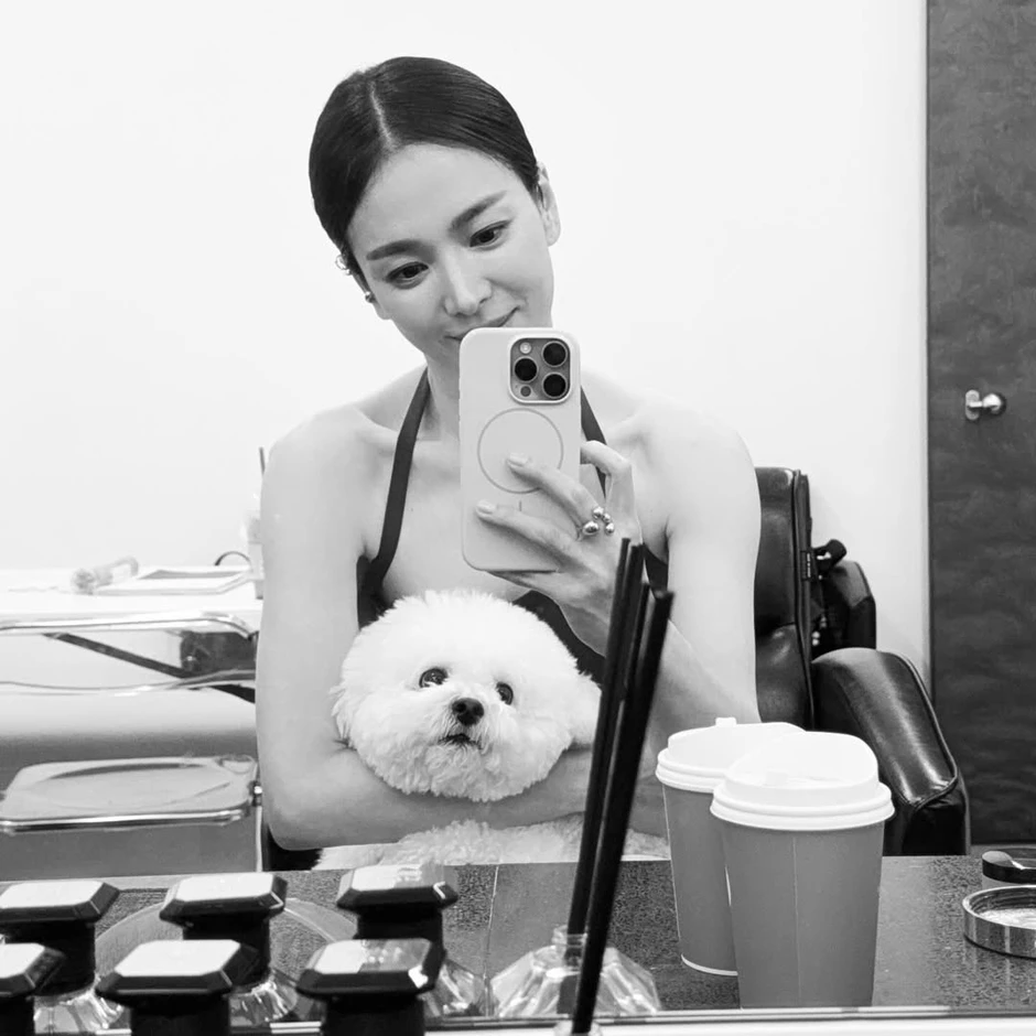 Song Hye Kyo cứ sexy bừng bừng thế này thì còn lâu mới flop