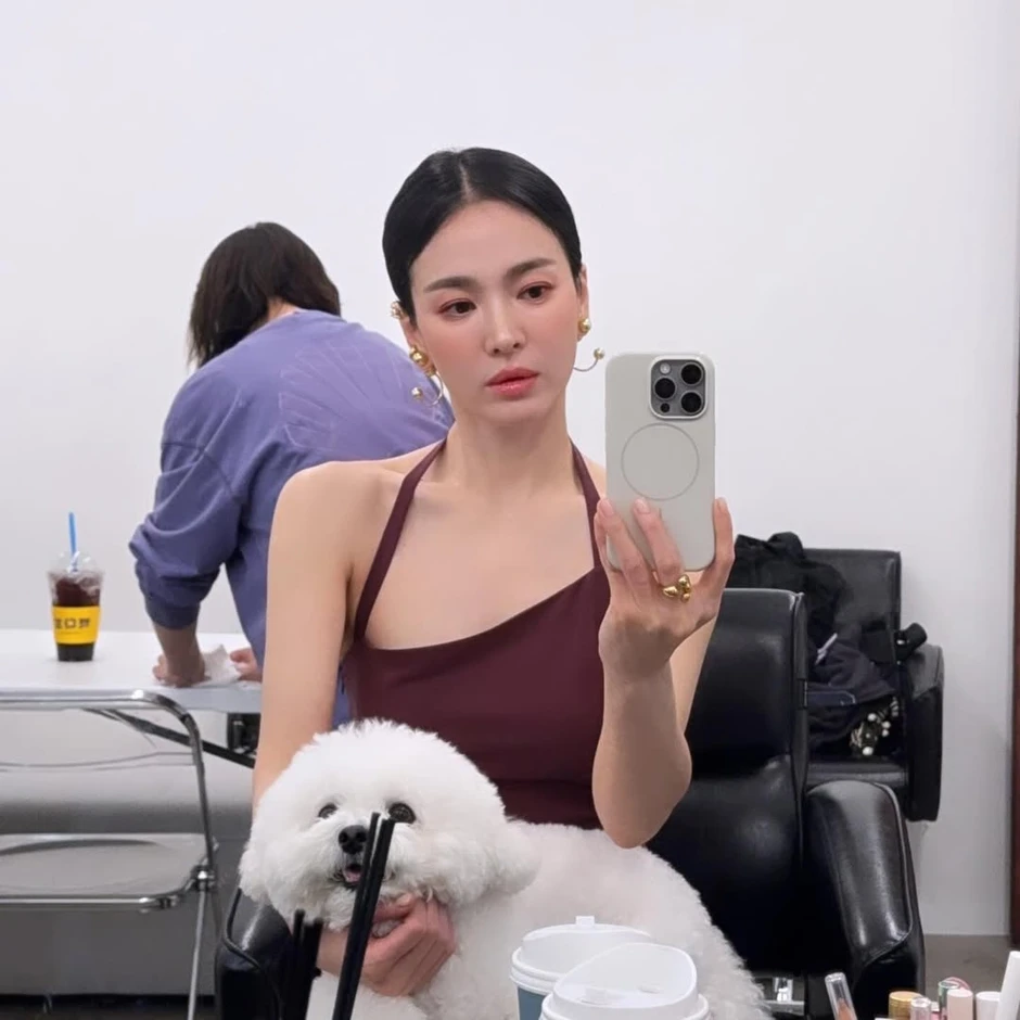 Song Hye Kyo cứ sexy bừng bừng thế này thì còn lâu mới flop