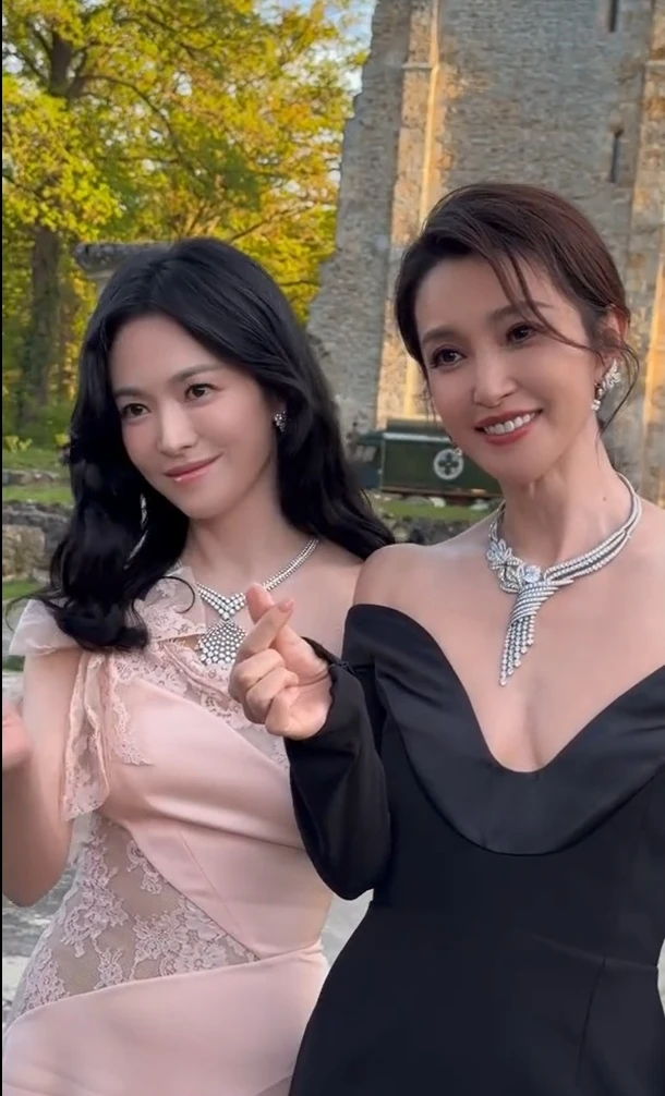 Song Hye Kyo cứ sexy bừng bừng thế này thì còn lâu mới flop