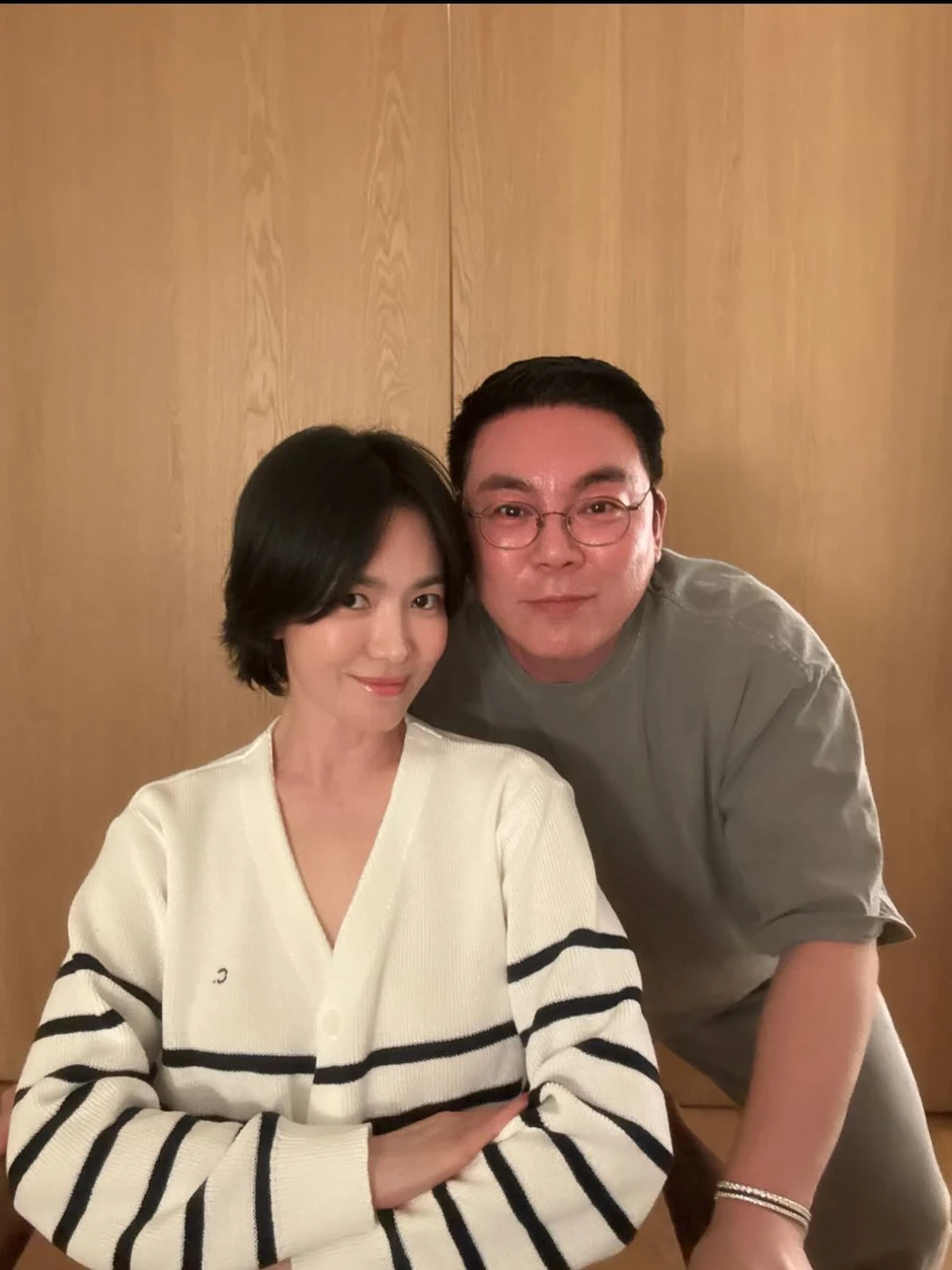 Song Hye Kyo thân mật bên người đàn ông đặc biệt, còn liên quan tới Song Joong Ki mới khét lẹt