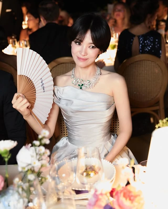 Song Hye Kyo vướng tranh cãi về thái độ làm việc, phía trong cuộc nói gì? Song Hye Kyo vướng tranh cãi về thái độ làm việc, phía trong cuộc nói gì?