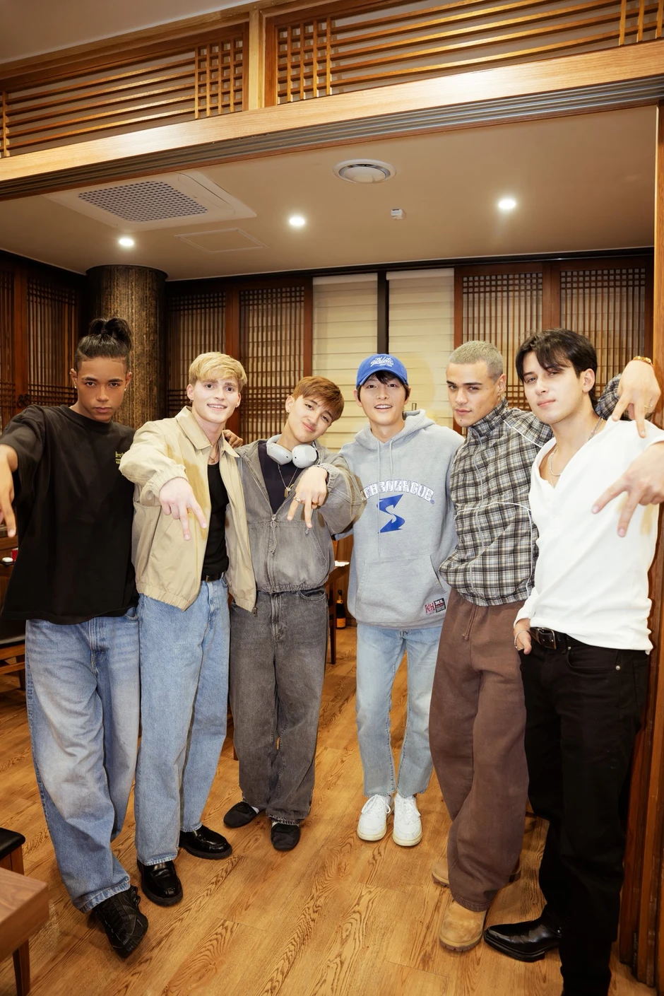 Song Joong Ki lộ diện giữa lúc hot lại chuyện ly hôn Song Hye Kyo, thái độ gây chú ý Song Joong Ki lộ diện giữa lúc hot lại chuyện ly hôn Song Hye Kyo, thái độ gây chú ý