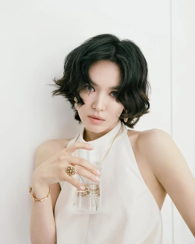 Song Joong Ki tung vô số đòn hạ Song Hye Kyo hậu ly hôn, đâu ngờ tự gánh đủ