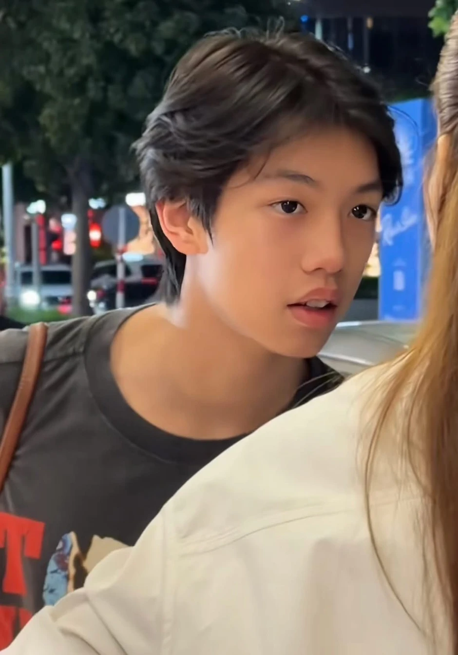 Subeo và bạn gái "khẳng định chủ quyền"