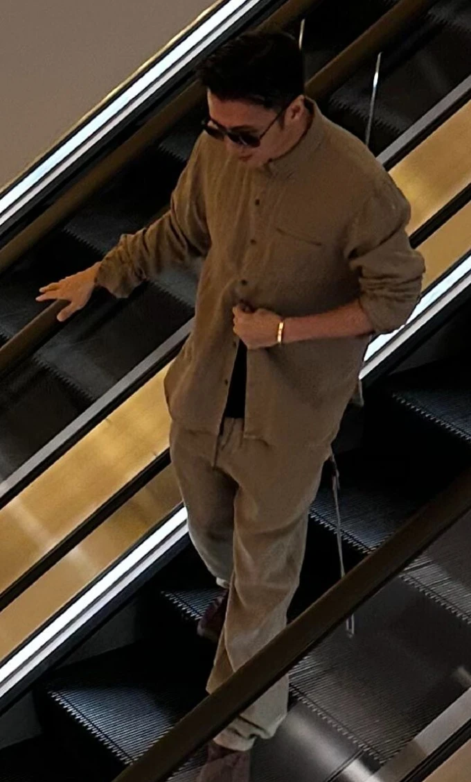 Tạ Đình Phong gây sốt khi đeo lại vòng tay tình yêu cùng Vương Phi