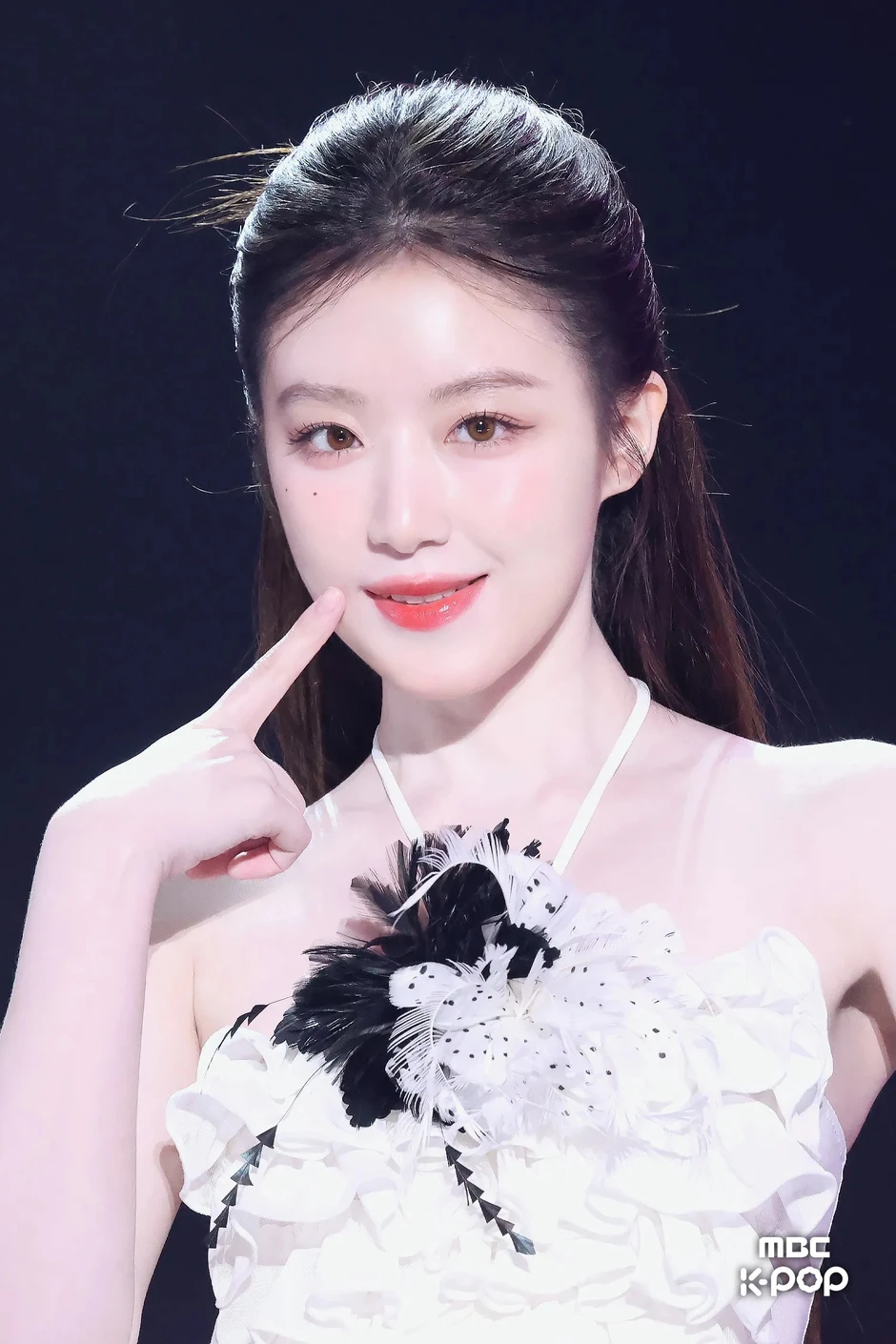 Tài tử đầy phốt của Cô Gái Năm Ấy Chúng Ta Cùng Theo Đuổi hẹn hò, danh tính đàng gái gây bất ngờ