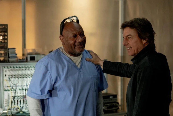 Tài tử Nhiệm vụ bất khả thi đột quỵ trên bàn ăn giữa nhà hàng