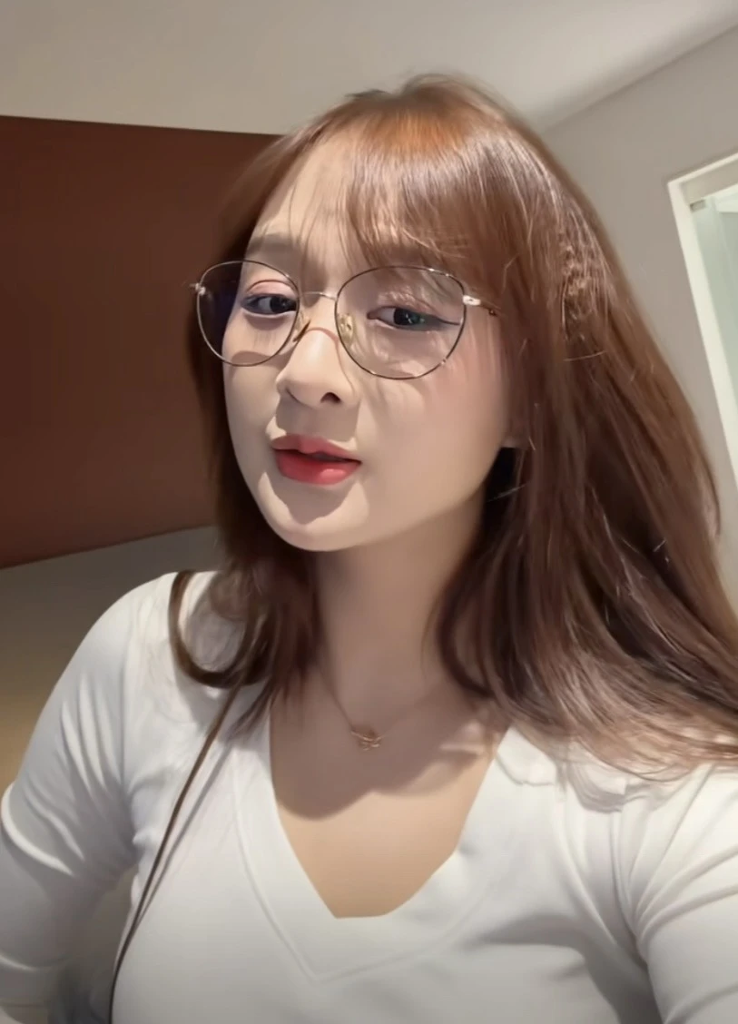 Tạm biệt thời "cặp bài trùng" với Quỳnh Alee, Gấm Kami của hiện tại khiến fan tiếc nuối