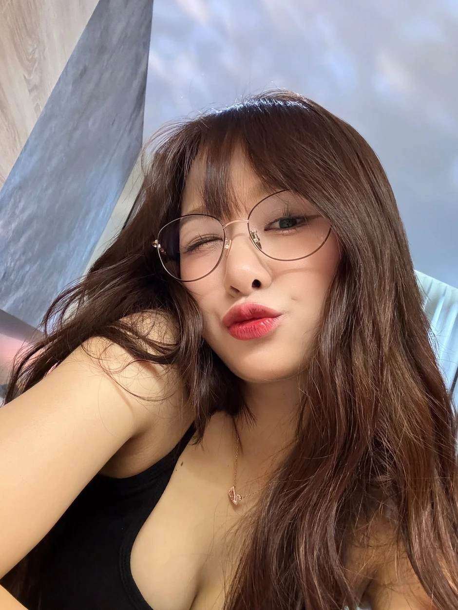 Tạm biệt thời "cặp bài trùng" với Quỳnh Alee, Gấm Kami của hiện tại khiến fan tiếc nuối