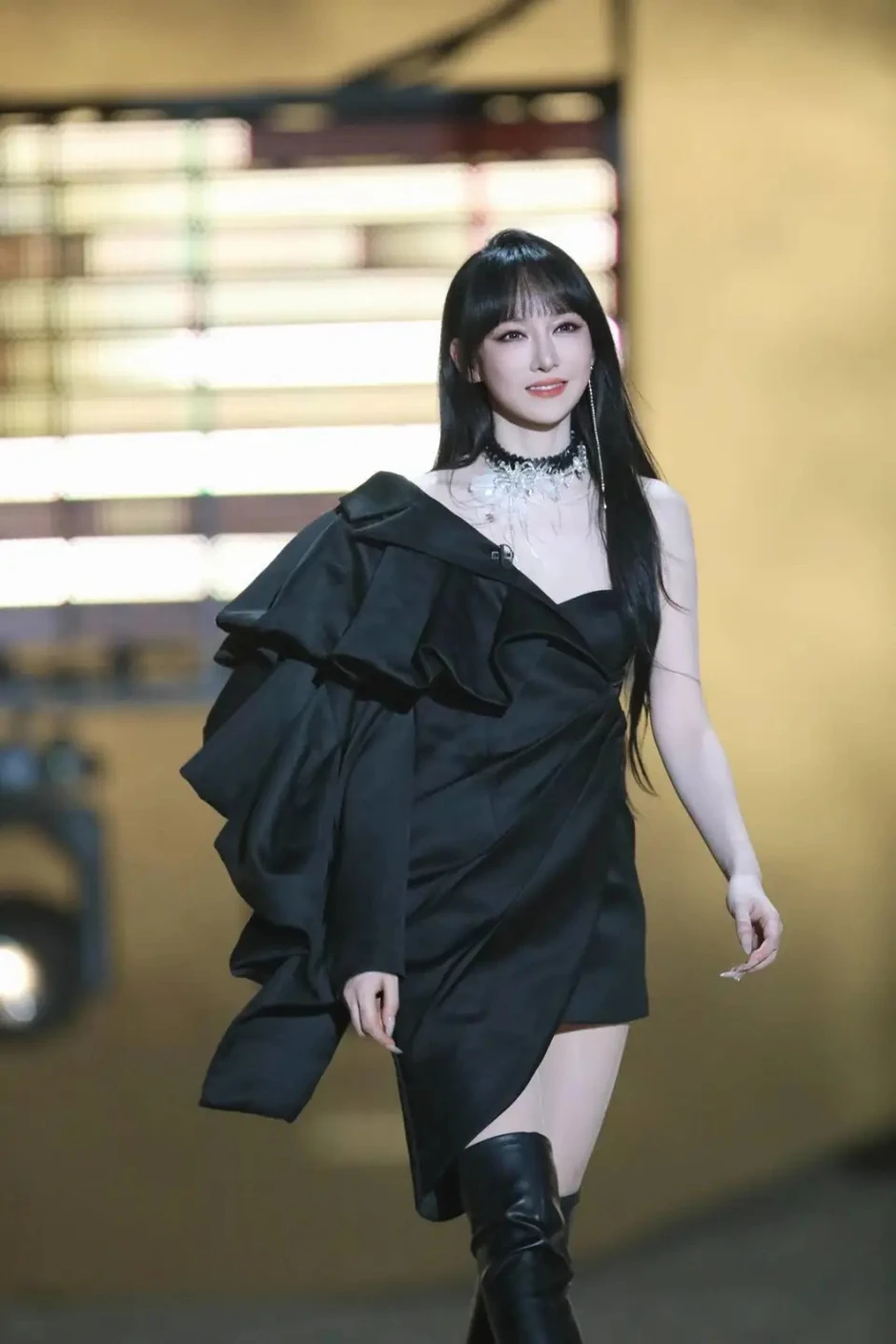 Tát Đỉnh Đỉnh có hit để đời không ai cover nổi, được quốc tế công nhận “tài năng nhất Trung Quốc”