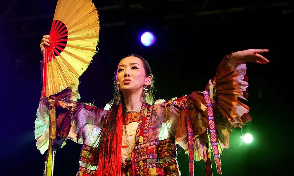 Tát Đỉnh Đỉnh có hit để đời không ai cover nổi, được quốc tế công nhận “tài năng nhất Trung Quốc”