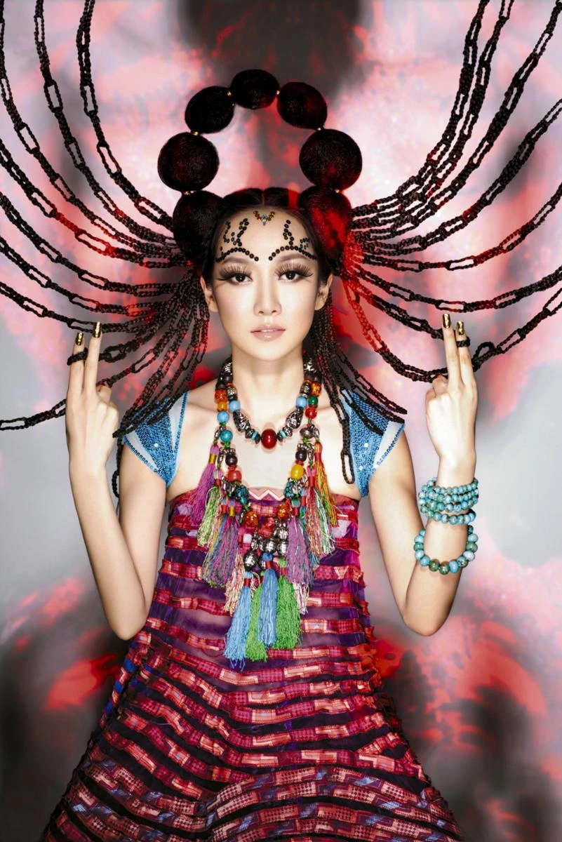 Tát Đỉnh Đỉnh có hit để đời không ai cover nổi, được quốc tế công nhận “tài năng nhất Trung Quốc”