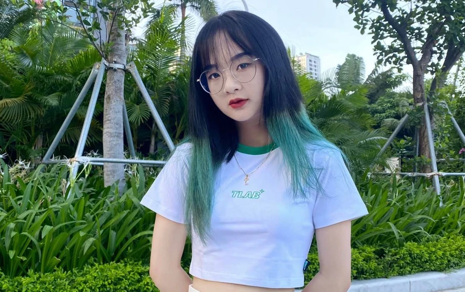 Thả dáng bên bàn bida, Gấm Kami "comeback"? khiến anh em game thủ sững sờ