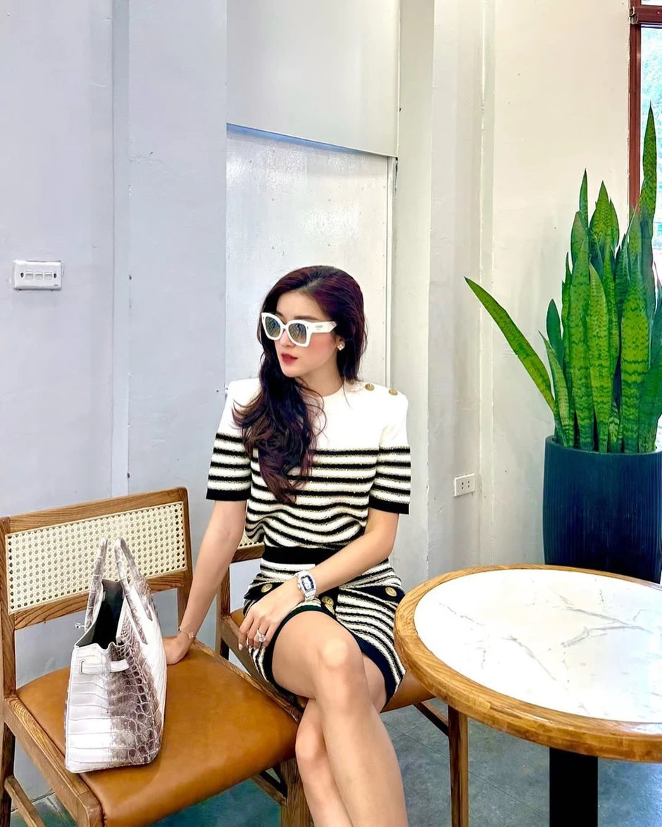 Thái độ mới nhất của Á hậu Huyền My giữa lúc bị tấn công vì đôi giày bẩn giá 2 triệu