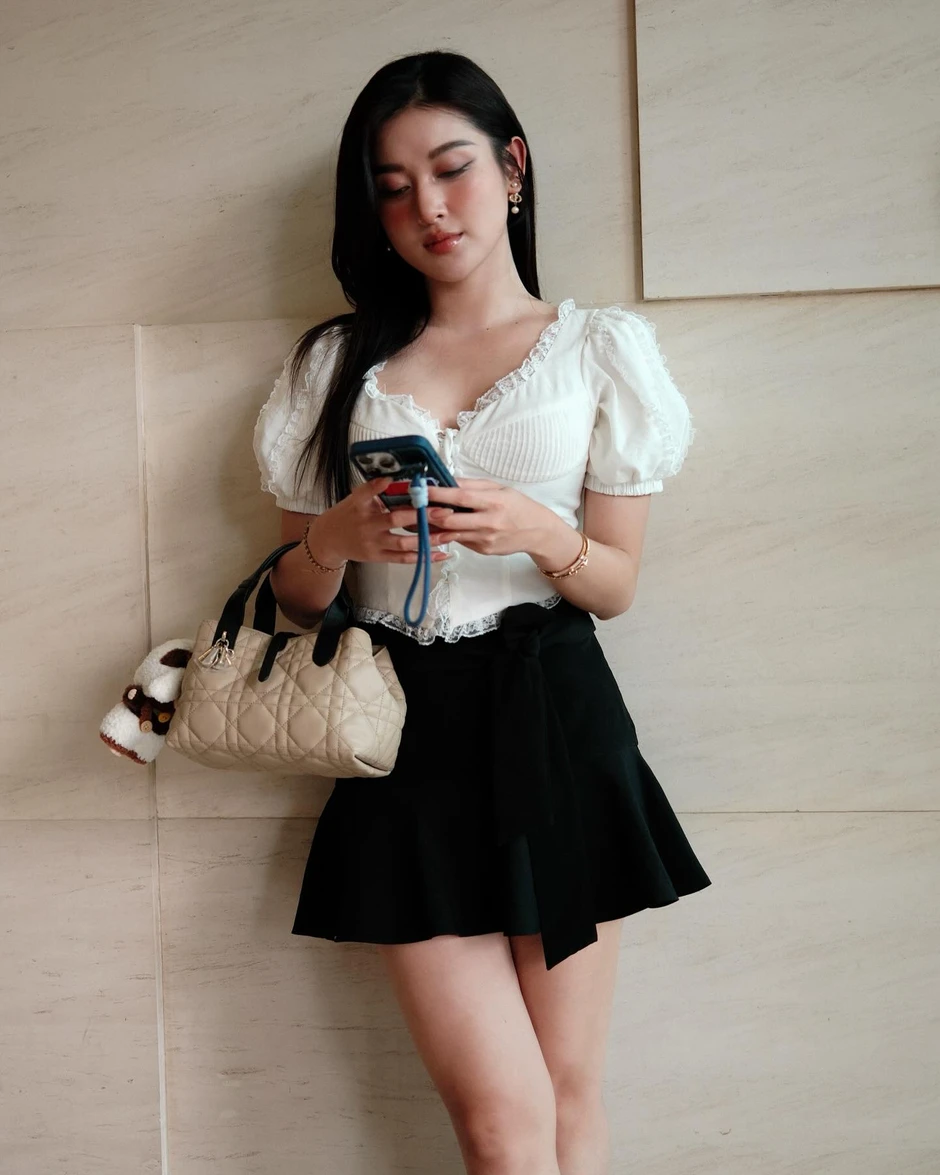 Thái độ mới nhất của Á hậu Huyền My giữa lúc bị tấn công vì đôi giày bẩn giá 2 triệu