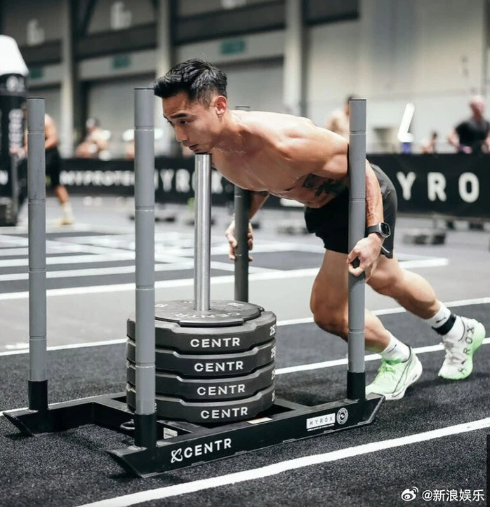 Thái Trác Nghiên công bố cưới hồng hài nhi kém 10 tuổi