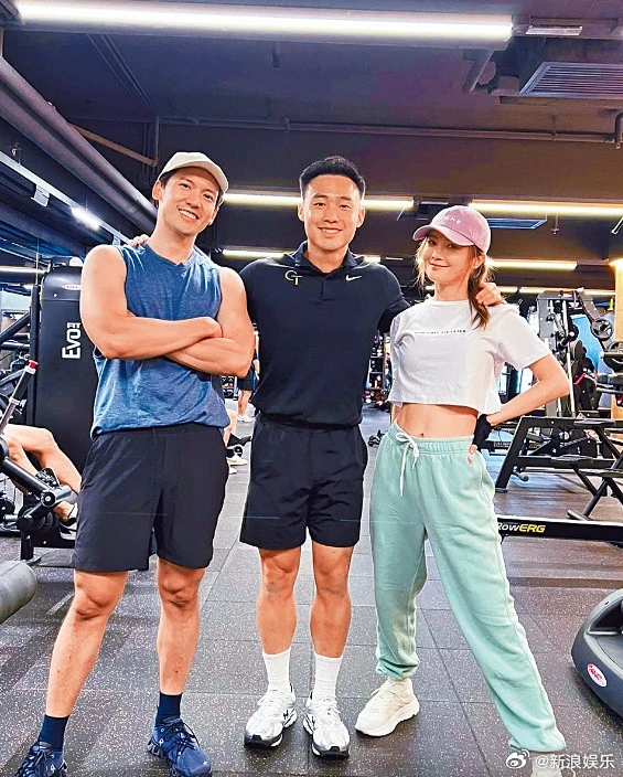 Thái Trác Nghiên công bố cưới hồng hài nhi kém 10 tuổi