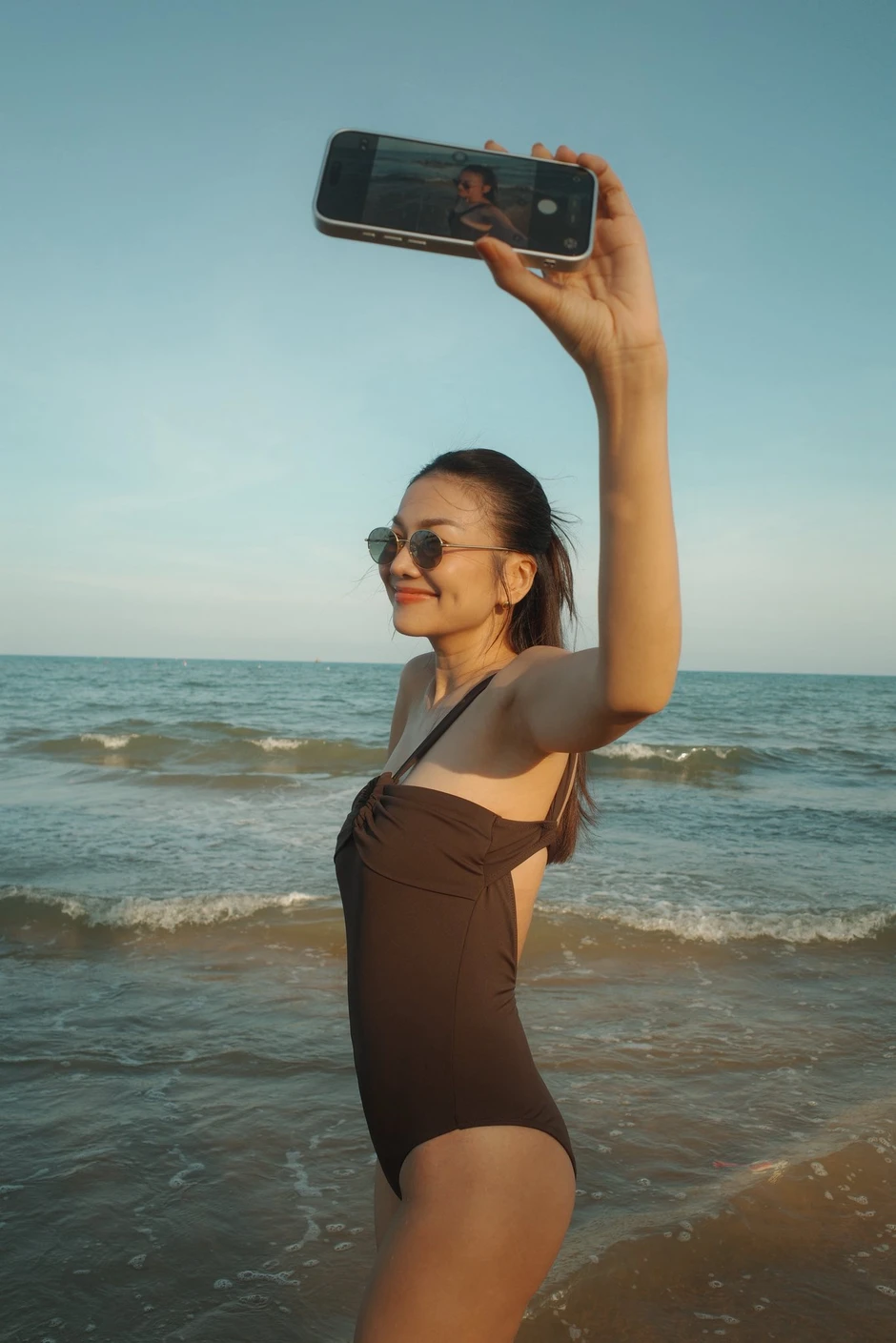 Thanh Hằng bị nhấn nước