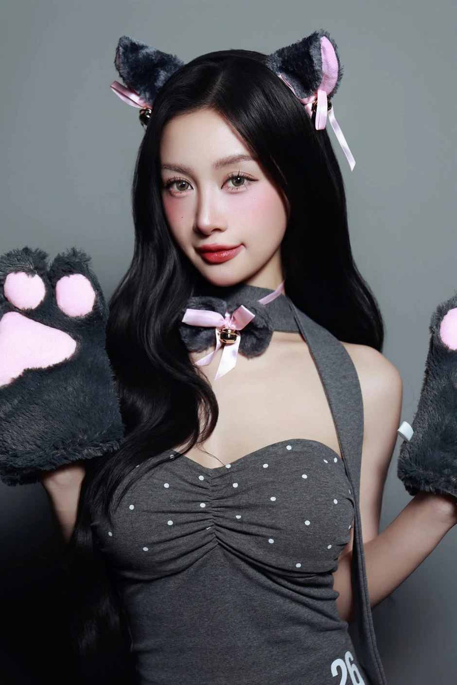 Thánh nữ làng game gây "chấn động" khi tung bộ ảnh tự nhận "hóa thú"