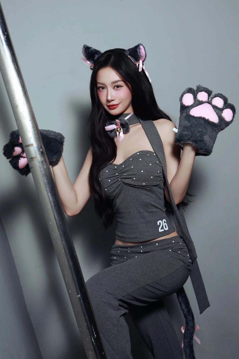 Thánh nữ làng game gây "chấn động" khi tung bộ ảnh tự nhận "hóa thú"