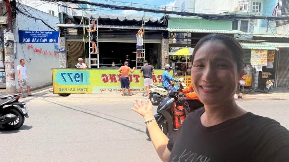 Tháo dỡ biển quán cà phê 25 nghìn một ly ở Gò Vấp của nữ NSƯT nổi đình đám miền Nam một thời