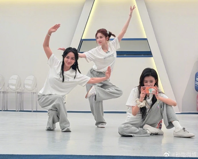 Thêm biến mới: Show Trung Quốc Trang Pháp đang thi hủy chiếu khẩn lần 2, khán giả phẫn nộ đòi gửi đơn khiếu nại và hoàn tiền khắp nơi