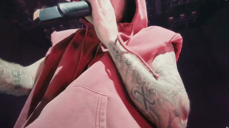 Thiên hạ đệ nhất yêu vợ gọi tên Justin Bieber, tuyên bố công khai: "Em yêu, anh yêu em. Bài hát này dành cho em!"