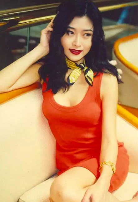 Thời hoàng kim của dòng phim 18+ Hong Kong và những "nàng thơ" làm khuynh đảo màn ảnh thập niên 90 Thời hoàng kim của dòng phim 18+ Hong Kong và những "nàng thơ" làm khuynh đảo màn ảnh thập niên 90