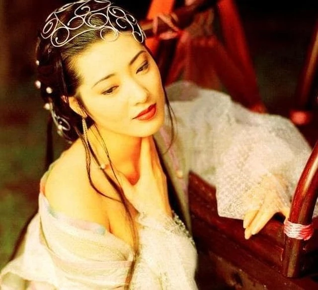 Thời hoàng kim của dòng phim 18+ Hong Kong và những "nàng thơ" làm khuynh đảo màn ảnh thập niên 90 Thời hoàng kim của dòng phim 18+ Hong Kong và những "nàng thơ" làm khuynh đảo màn ảnh thập niên 90