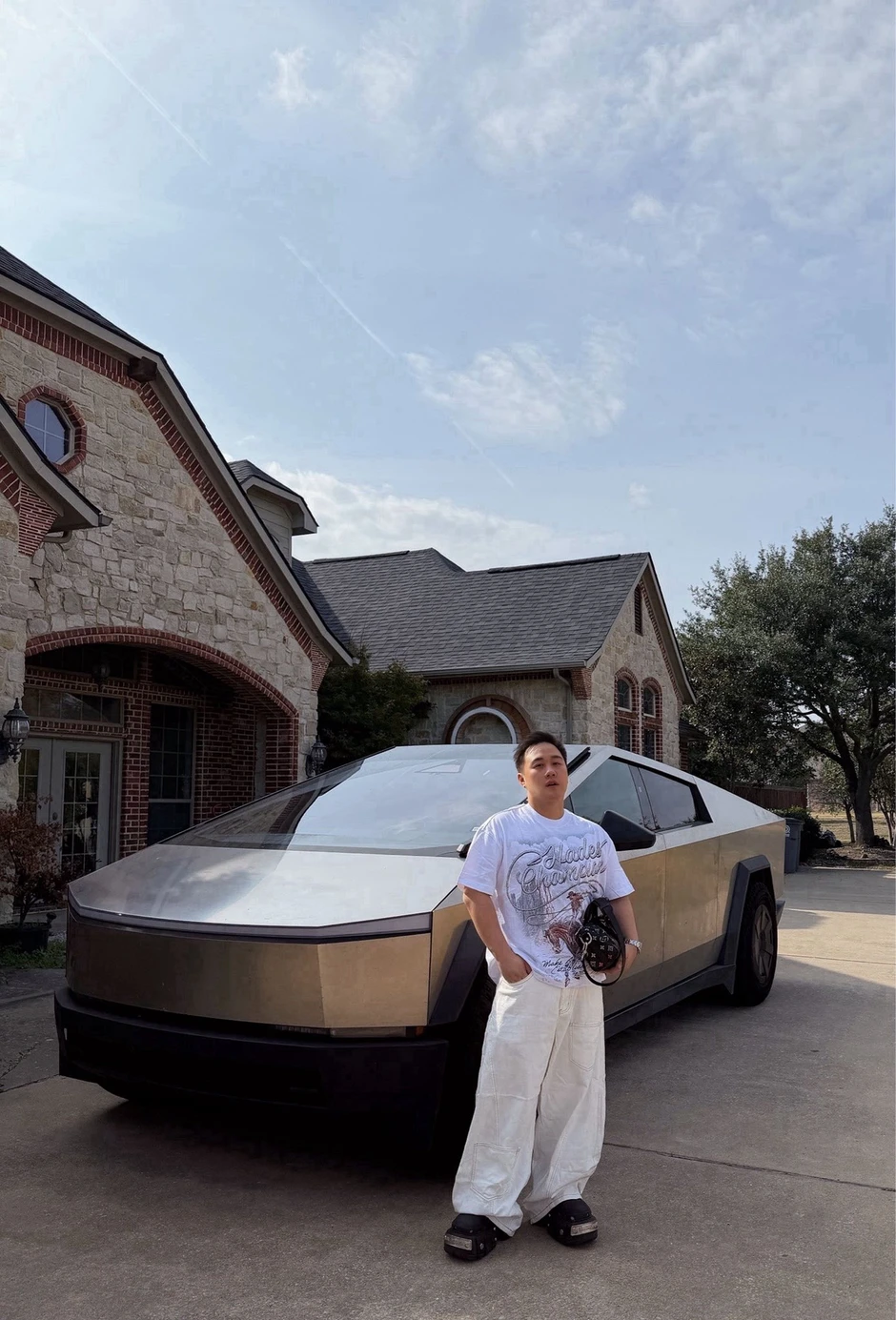 Threads ầm ĩ vì Trung Quân Idol