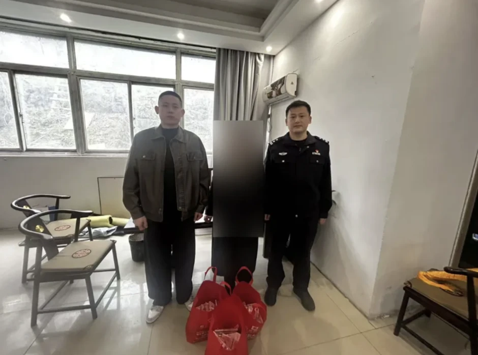 Thu giữ 3 chiếc điện thoại, hơn 4,7 tỷ đồng tiền mặt trong vali và bắt khẩn cấp 1 người