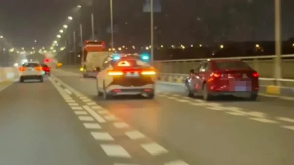 “Mắc kẹt giữa cao tốc”, Taxi không người lái tê liệt, hành khách hoảng loạn suốt 2 giờ kenhtingame com thumb mac ket giua cao toc taxi khong nguoi lai te liet hanh khach hoang loan suot 2 gio fa561775050982703 940w