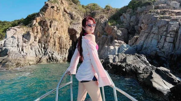 "Bỏng mắt" với vóc dáng U40 đỉnh cao của ca sĩ Diệp Lâm Anh kenhtingame com thumb quot bong mat quot voi voc dang u40 dinh cao cua ca si diep lam anh c2b81776850096679 940w