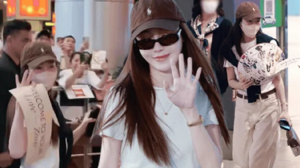 "Công chúa" Jessica Jung (SNSD) đổ bộ Tân Sơn Nhất, khoảnh khắc "check-in" cùng nón lá chiếm spotlight kenhtingame com thumb quot cong chua quot jessica jung snsd do bo tan son nhat khoanh khac quot check in quot cung non la chiem spotlight 9f981776395942689 940w