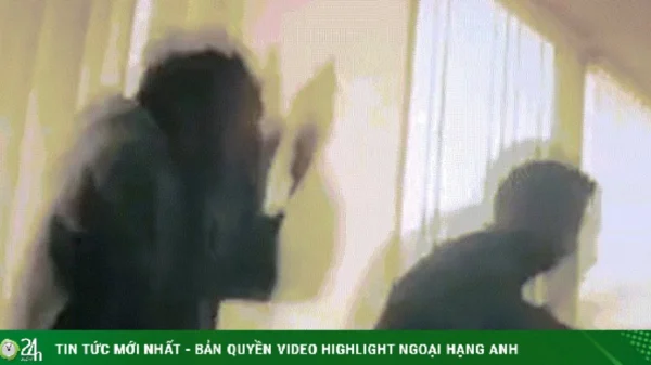 2 nam diễn viên rơi khỏi cửa kính khi thực hiện cảnh quay nguy hiểm kenhtingame com thumb 2 nam dien vien roi khoi cua kinh khi thuc hien canh quay nguy hiem 57ec1775526469062 940w