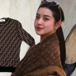 Á hậu Huyền My tiếp tục lên đơn sau vụ đôi giày "bẩn bẩn", netizen nổi nóng: "Tôi điên lắm rồi đấy!" kenhtingame com thumb a hau huyen my tiep tuc len don sau vu doi giay quot ban ban quot netizen noi nong quot toi dien lam roi day quot 37861775607248647 940w