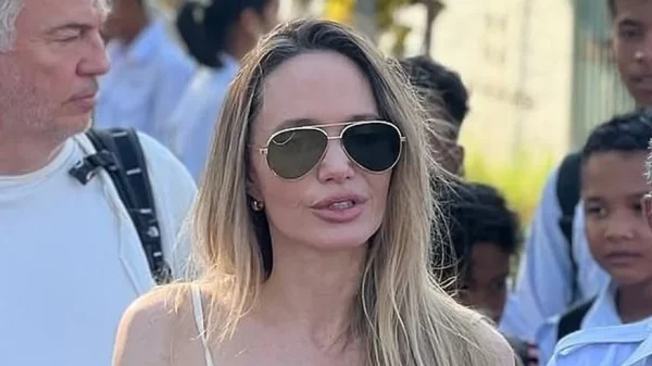 Angelina Jolie ngoại hình khác lạ kenhtingame com thumb angelina jolie ngoai hinh khac la 5b621775303832806 940w