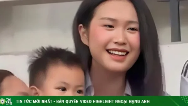 Ảnh sao 13/4: Vợ Đoàn Văn Hậu bế con trai ra sân cổ vũ chồng kenhtingame com thumb anh sao 13 4 vo doan van hau be con trai ra san co vu chong d1491776048139950 940w