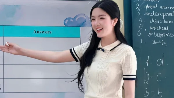 Bật mí sức hút của cô giáo tiếng Anh "nhà người ta": Vừa giỏi vừa duyên, thảo nào người xem "mê tít"! kenhtingame com thumb bat mi suc hut cua co giao tieng anh quot nha nguoi ta quot vua gioi vua duyen thao nao nguoi xem quot me tit quot 146b1775465398655 940w