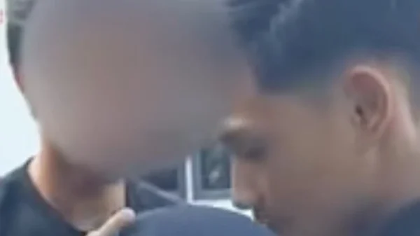 Bắt quả tang vợ ngoại tình với người đàn ông khác trong nhà trọ, chồng có cách xử lý không thể tin nổi kenhtingame com thumb bat qua tang vo ngoai tinh voi nguoi dan ong khac trong nha tro chong co cach xu ly khong the tin noi 44201775192807313 940w