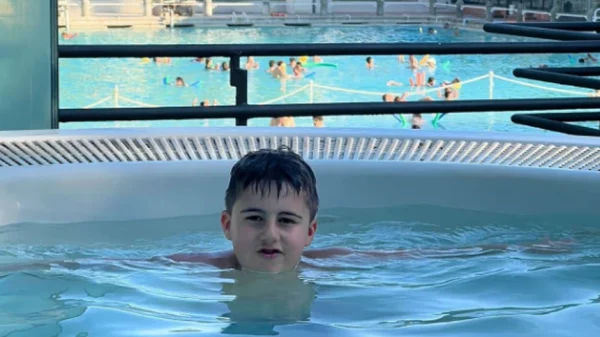 Bé trai 7 tuổi tử vong do bị kẹt trong ống hút bể bơi kenhtingame com thumb be trai 7 tuoi tu vong do bi ket trong ong hut be boi a0e71777379063680 940w