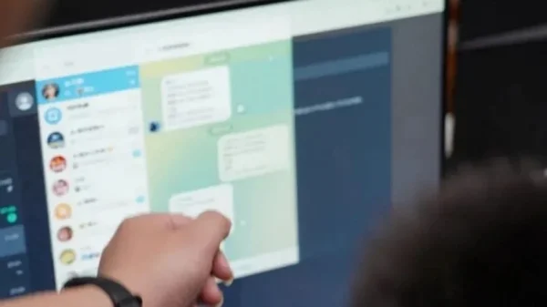 Biết chồng chuyển tiền cho kẻ lừa đảo, vợ mặc kệ vì nghĩ “anh ấy không có tiền", ai dè công an báo tài khoản có 1,5 tỷ đồng kenhtingame com thumb biet chong chuyen tien cho ke lua dao vo mac ke vi nghi anh ay khong co tien quot ai de cong an bao tai khoan co 1 5 ty dong 94f71775704067672 940w