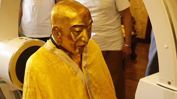 Bức tượng nhà sư mạ vàng 1.000 năm tuổi bất ngờ "hiện nguyên hình" sau khi quét CT: Còn nguyên bộ não và xương kenhtingame com thumb buc tuong nha su ma vang 1000 nam tuoi bat ngo quot hien nguyen hinh quot sau khi quet ct con nguyen bo nao va xuong d7521775024559148 940w