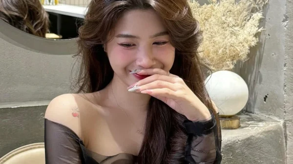 Cận cảnh pha nũng nịu "tan chảy" của bà chủ phòng gym xinh đẹp, bảo sao "Boy 1 champ" Hà Tiều Phu không cưng chiều hết mực! kenhtingame com thumb can canh pha nung niu quot tan chay quot cua ba chu phong gym xinh dep bao sao quot boy 1 champ quot ha tieu phu khong cung chieu het muc c00d1776142252960 940w