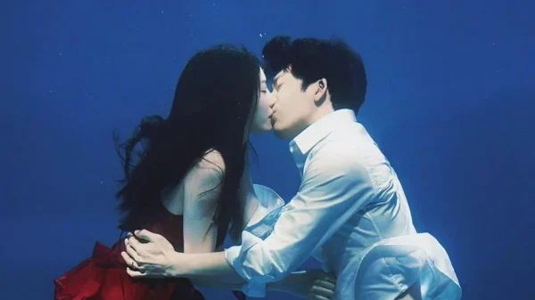 cảnh hôn đẹp như thơ của Tỉnh Bách Nhiên và Thái Văn Tịnh kenhtingame com thumb canh hon dep nhu tho cua tinh bach nhien va thai van tinh bb831776005721251 940w